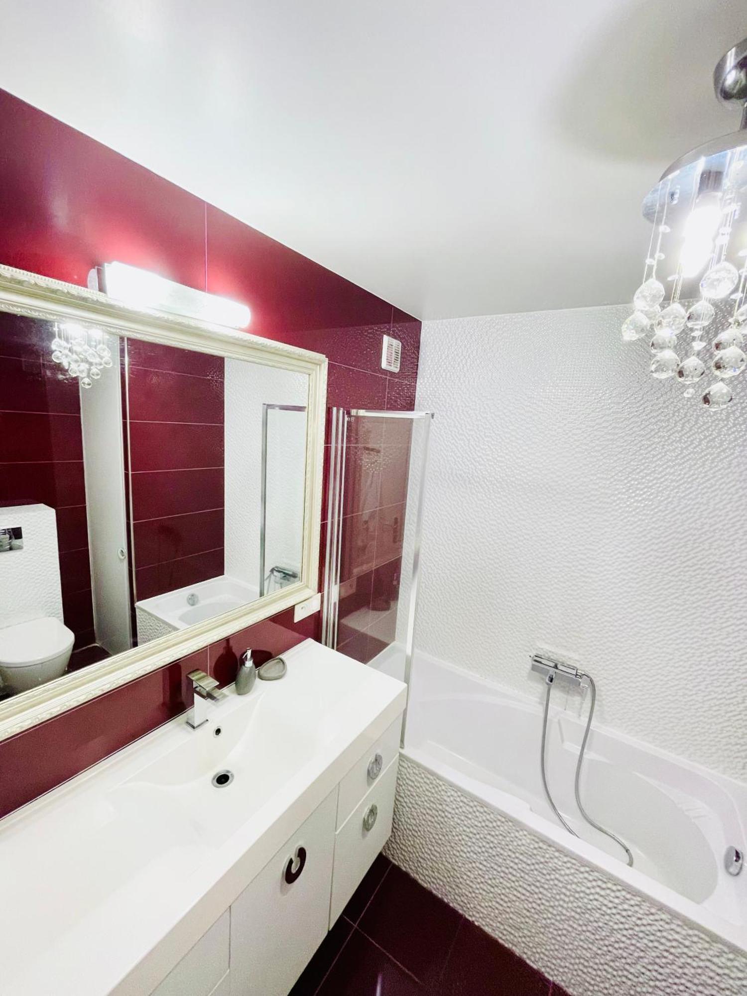 Spacious In The Center Of Near The Sea Apartment *