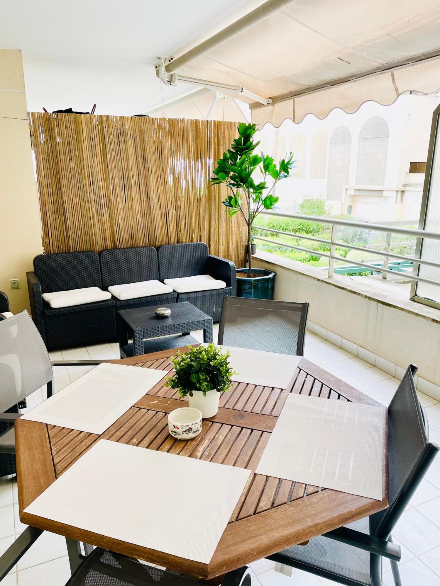 Spacious In The Center Of Near The Sea * Nice